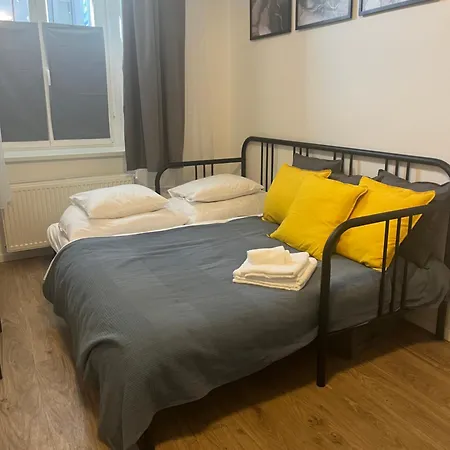Centre By The River Apartment *